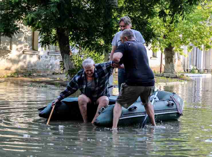 kherson ucraina diga soccorsi