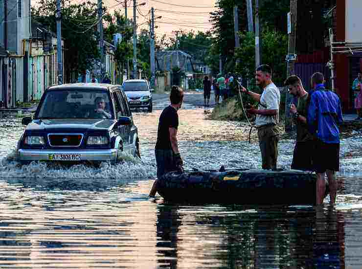 kherson ucraina allagamento diga esplosa