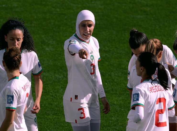 velo copertura gambe braccia marocco calcio donne