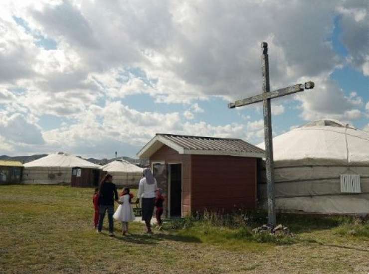 mongolia steppa papa francesco visita