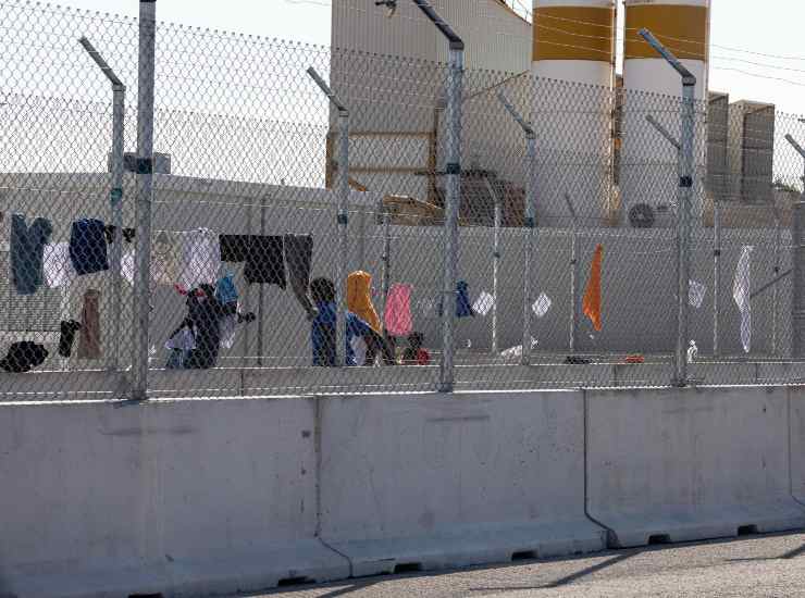 migranti pozzallo centro espulsioni