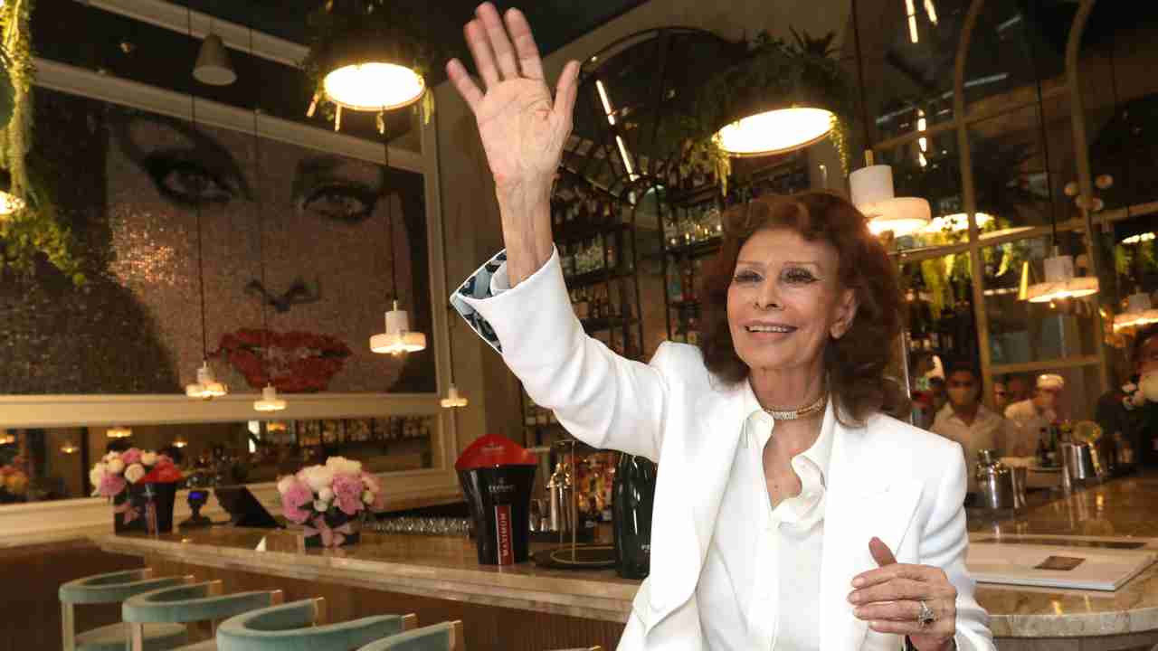 Sophia Loren, fratture all’anca per un incidente domestico