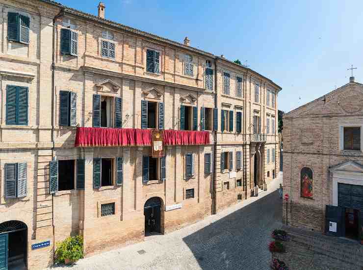 In purissimo azzurro, la mostra a Casa Leopardi