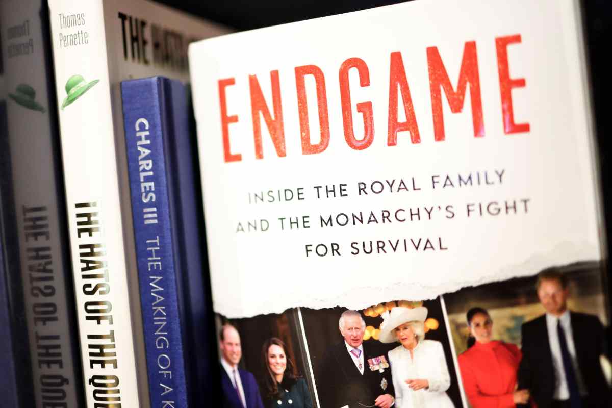 Omid Scobie, casa editrice ritira il libro in Olanda: rischi per la Famiglia Reale
