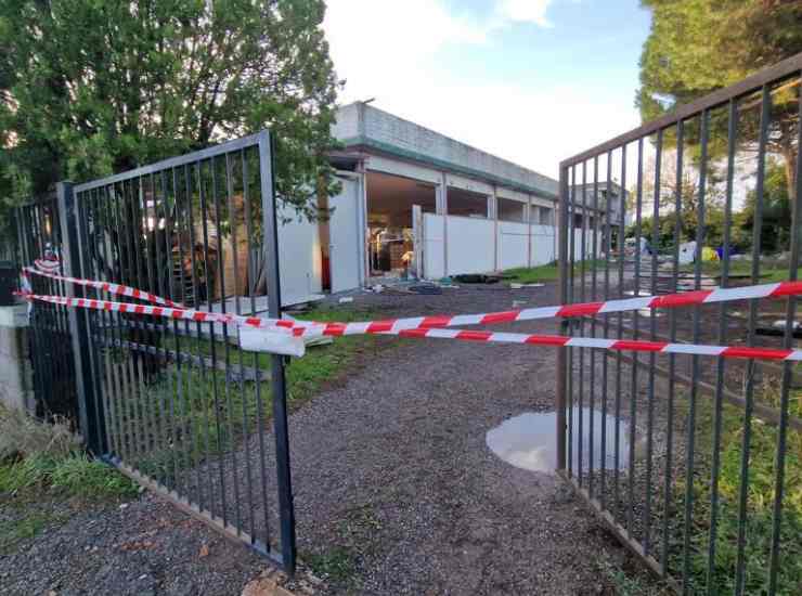 cancello palazzina esplosa viterbo migranti