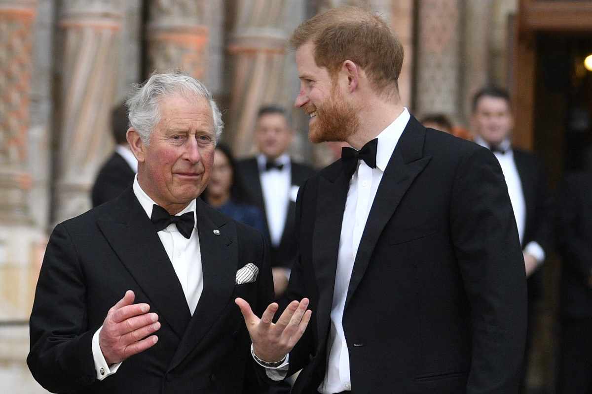 re Carlo e il principe Harry