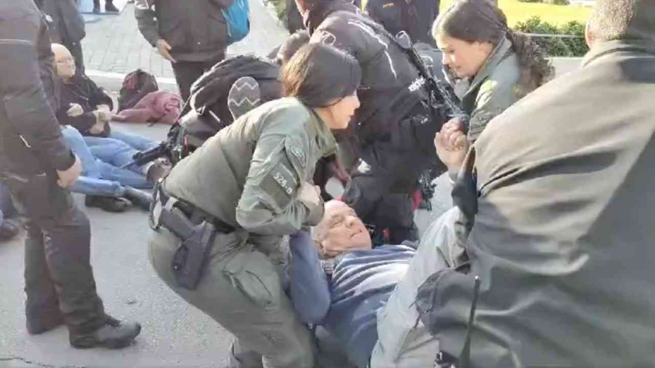 protesta knesset israele polizia dimostranti