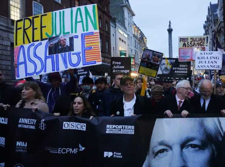 Julian Assange decisione corte Londra 