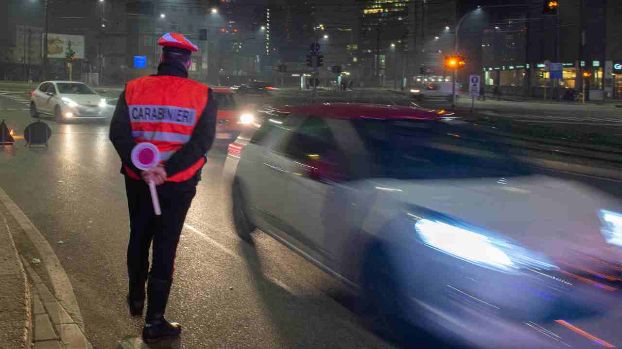 Milano controlli carabinieri codice della strada