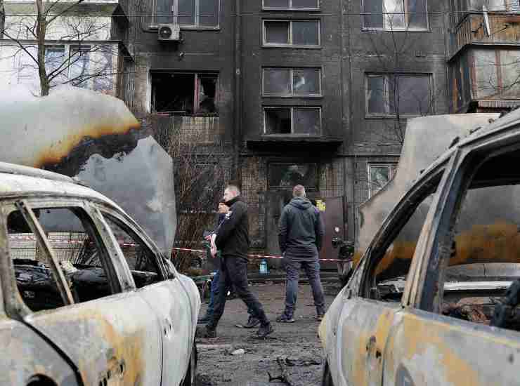 guerra Ucraina bombe Kiev palazzo