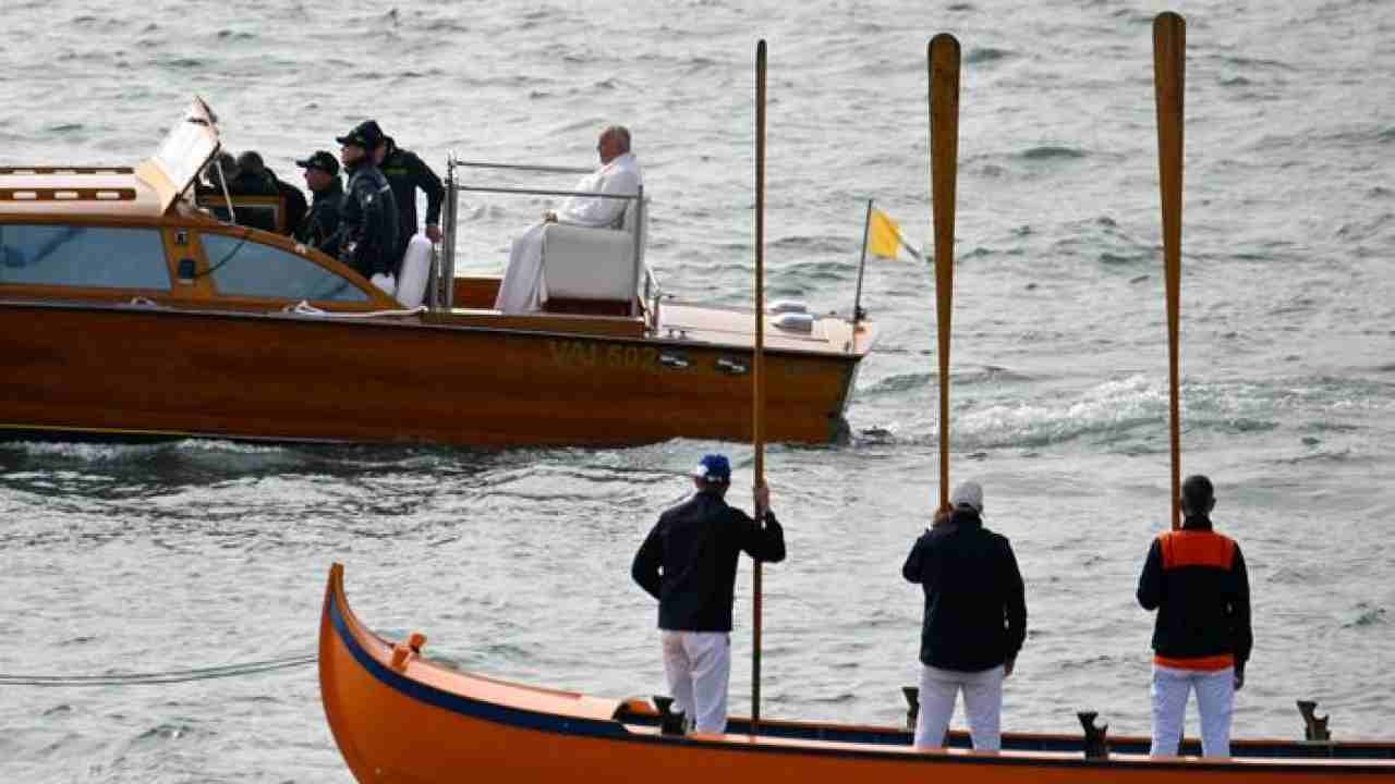 Papa Francesco a Venezia: “Carceri sovraffollate. Giovani, uscite dai social”