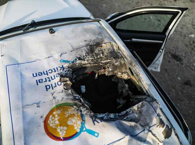 Gaza auto bombardata raid israeliano 