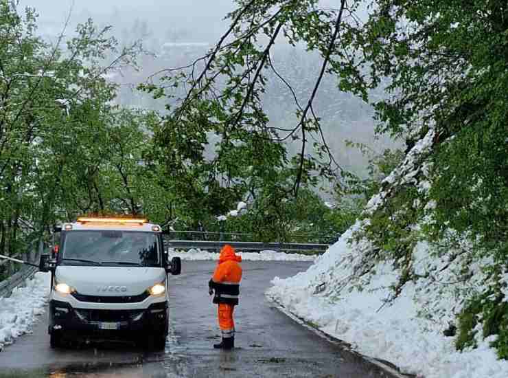 Neve Appennino Modena aprile 2024