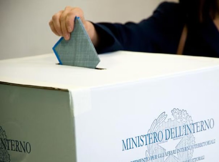Elezioni Basilicata urne aperte