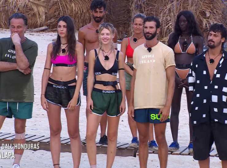 Isola dei Famosi nominati Dario Cassini, Linda Morselli, Karina Sapsai, Artur Dainese ed Edoardo Franco