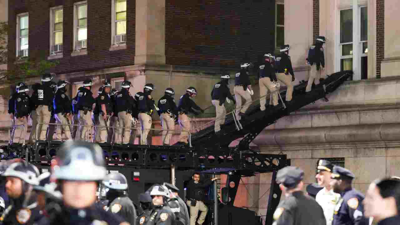 Polizia irruzione Università Columbia Usa