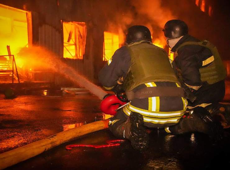 Ucraina incendio Macron truppe Nato Kiev