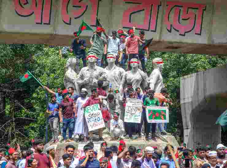 Bangladesh proteste contro il Governo