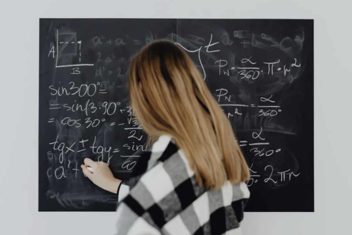 Le difficoltà riscontrate dagli studenti italiani nelle prove di matematica sono state al centro di un dibattito educativo che ha portato a riforme