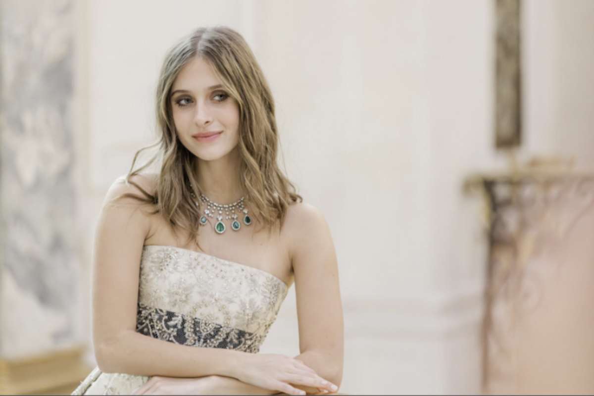 In un’intervista rilasciata al magazine Hello!, Lucia Sofia ha raccontato il rapporto speciale con la nonna, evidenziando quanto l’icona del cinema