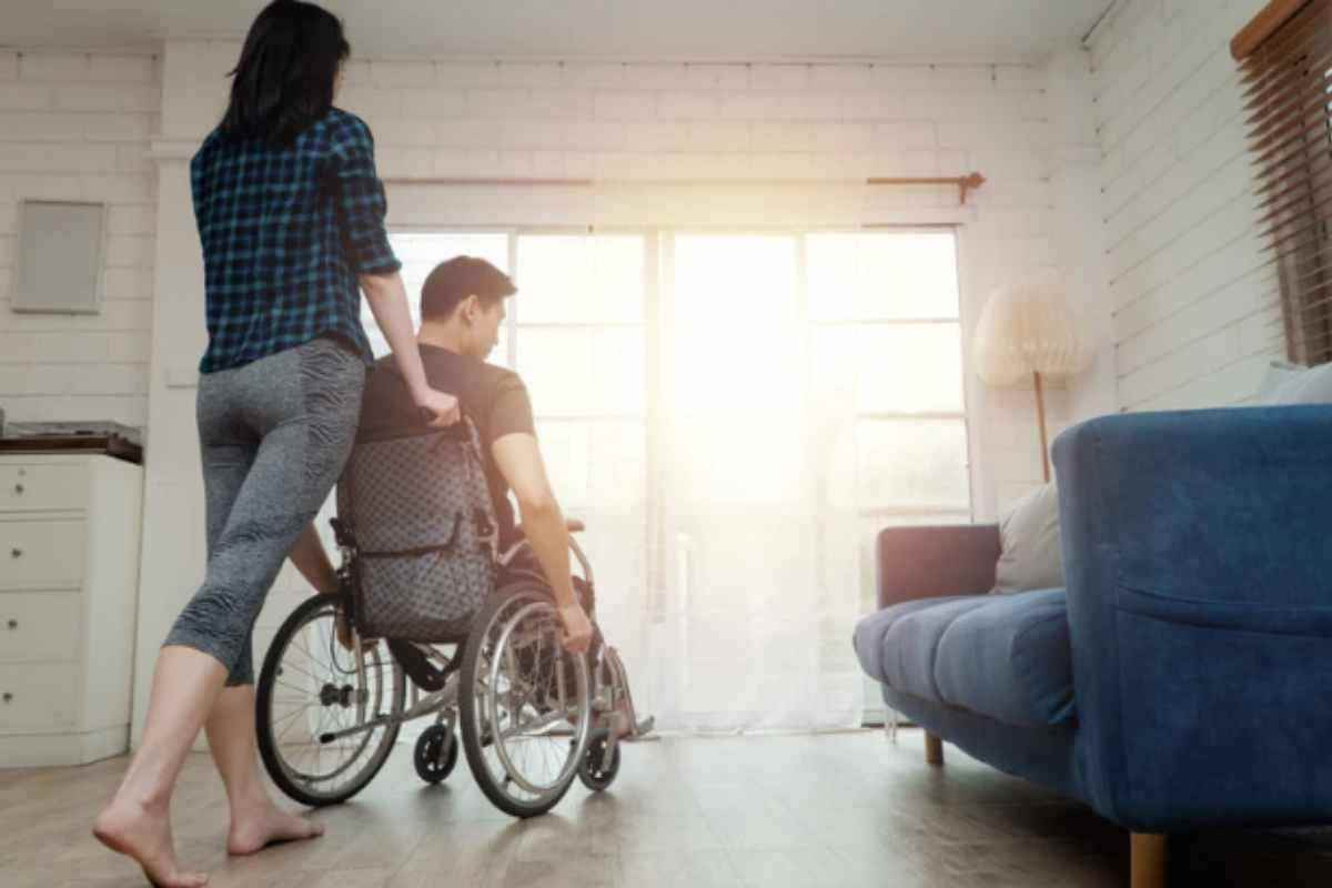 Oltre all’indennità di accompagnamento, il 2025 ha visto l’avvio sperimentale della Prestazione Universale per anziani non autosufficienti over 80