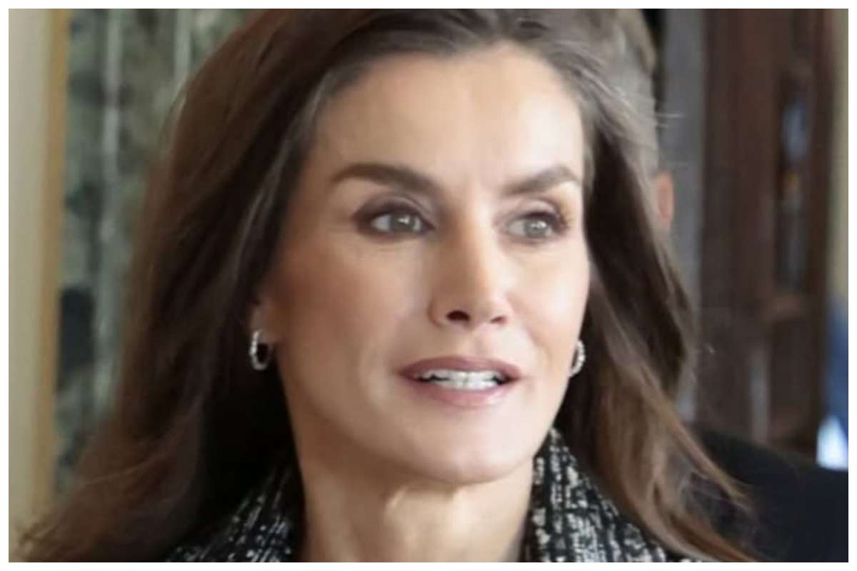 Letizia di Spagna look low cost