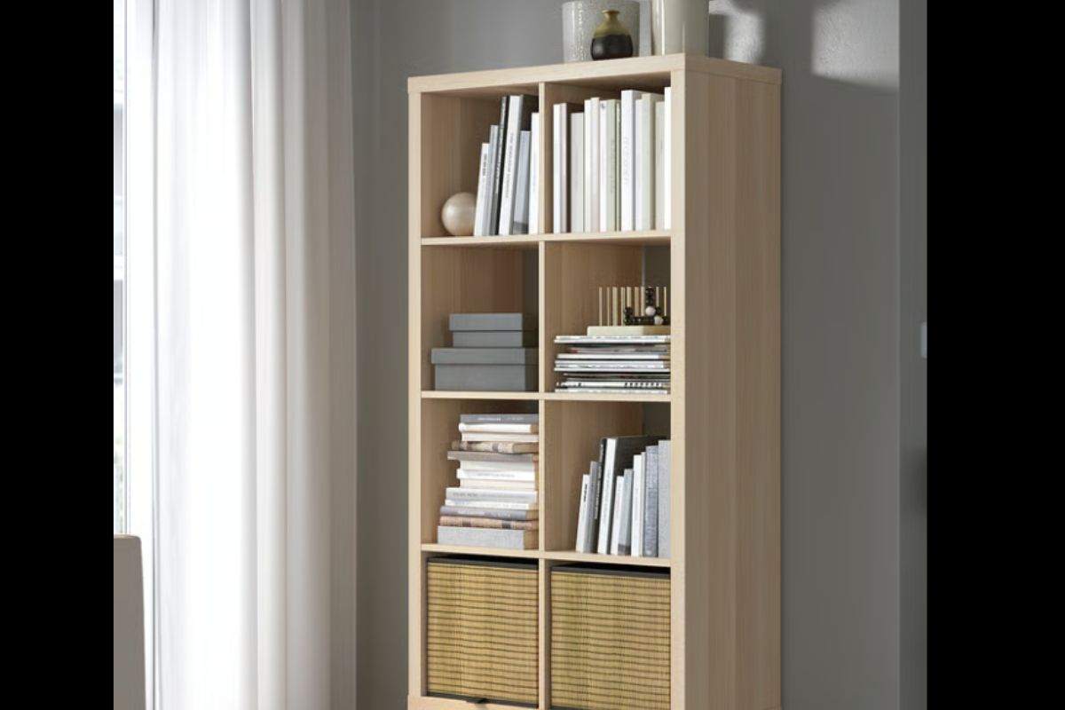 Ikea, la libreria che si trasforma in un mobile di lusso