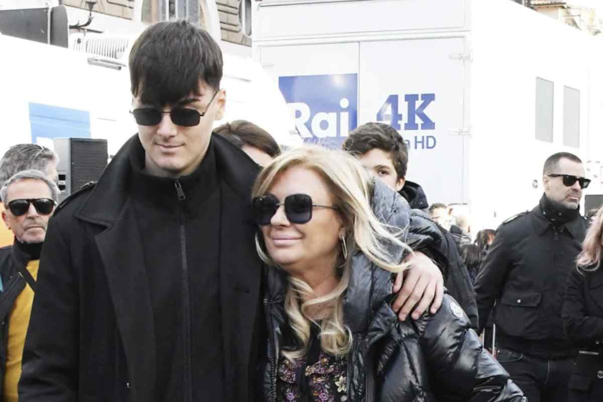 La relazione tra Tina Cipollari e Kikò Nalli, sebbene terminata, ha dato vita a una famiglia solida e affiatata, in cui i figli