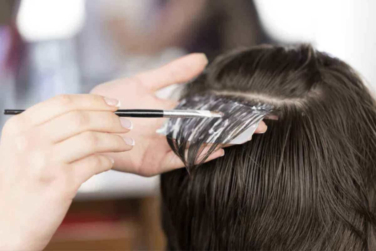 La chiave per un’applicazione sicura delle tinture è rappresentata dalla scelta di prodotti regolamentati, dall’attenzione alla frequenza di utilizzo