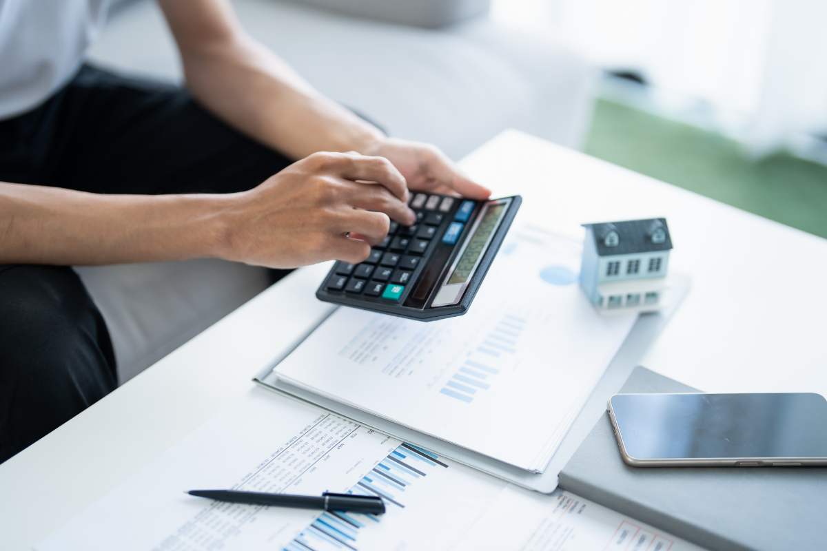 Maxi sconto sulle bollette, così paghi oltre 1200 euro in meno l'anno