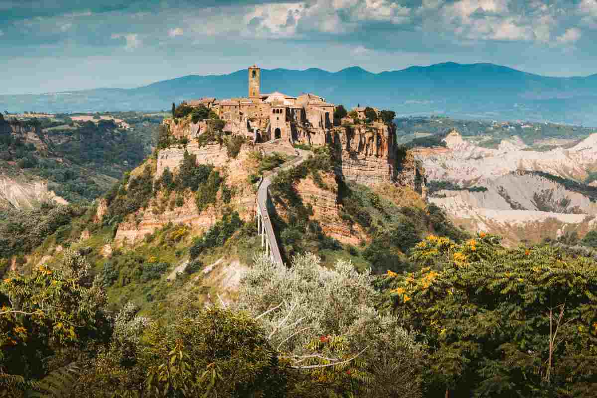 Nel Lazio c’è un borgo sospeso tra cielo e terra