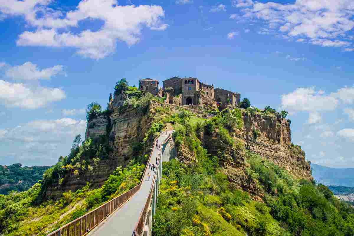 Nel Lazio c’è un borgo sospeso tra cielo e terra