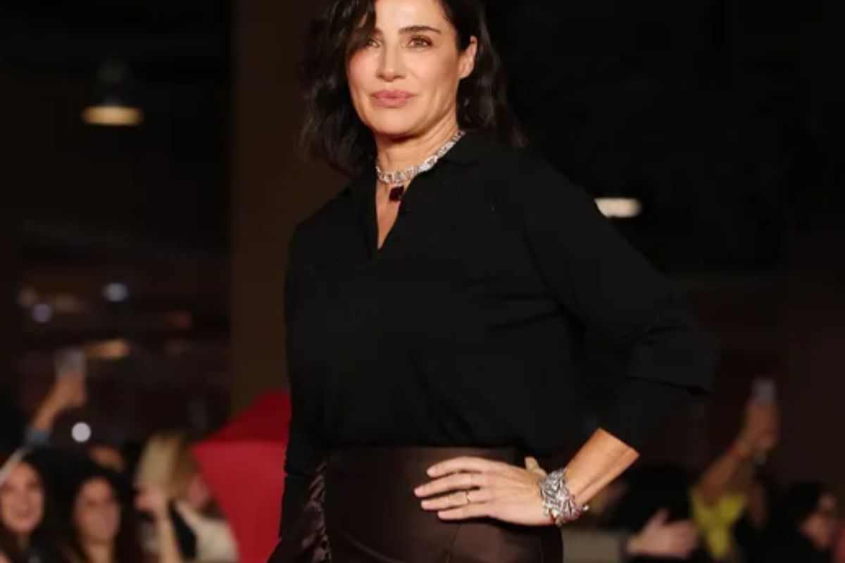 luisa ranieri gonna pelle