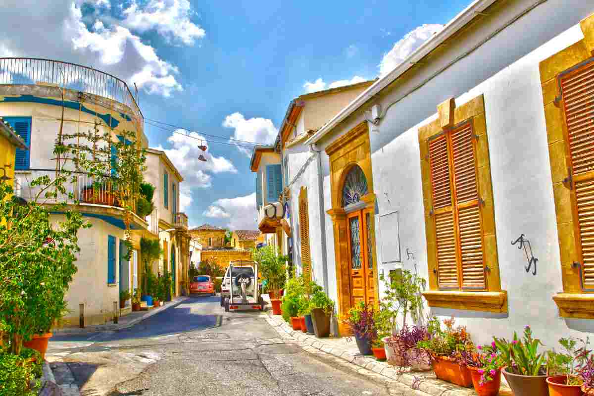 Il paradiso economico a due passi dall’Italia che ti salva dal freddo