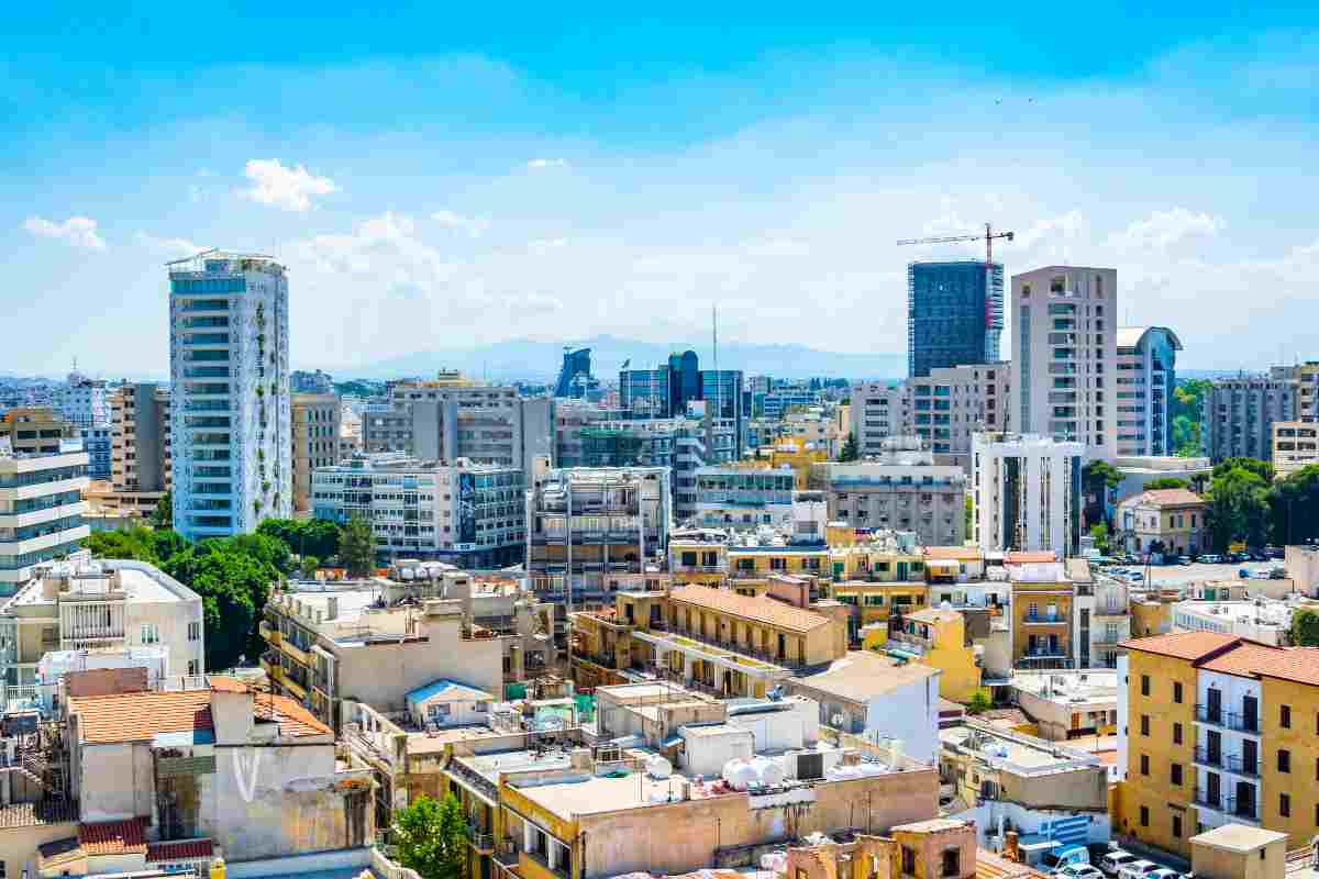 Il paradiso economico a due passi dall’Italia che ti salva dal freddo