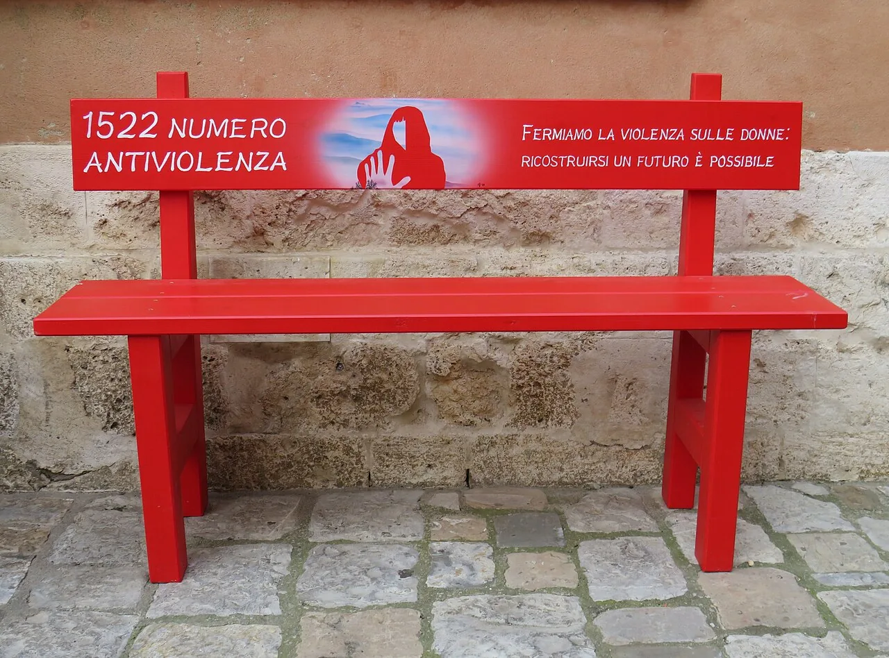 Mattarella: 'Violenza sulle donne emergenza di primaria importanza' – visita alla Stanza Rosa di Grosseto