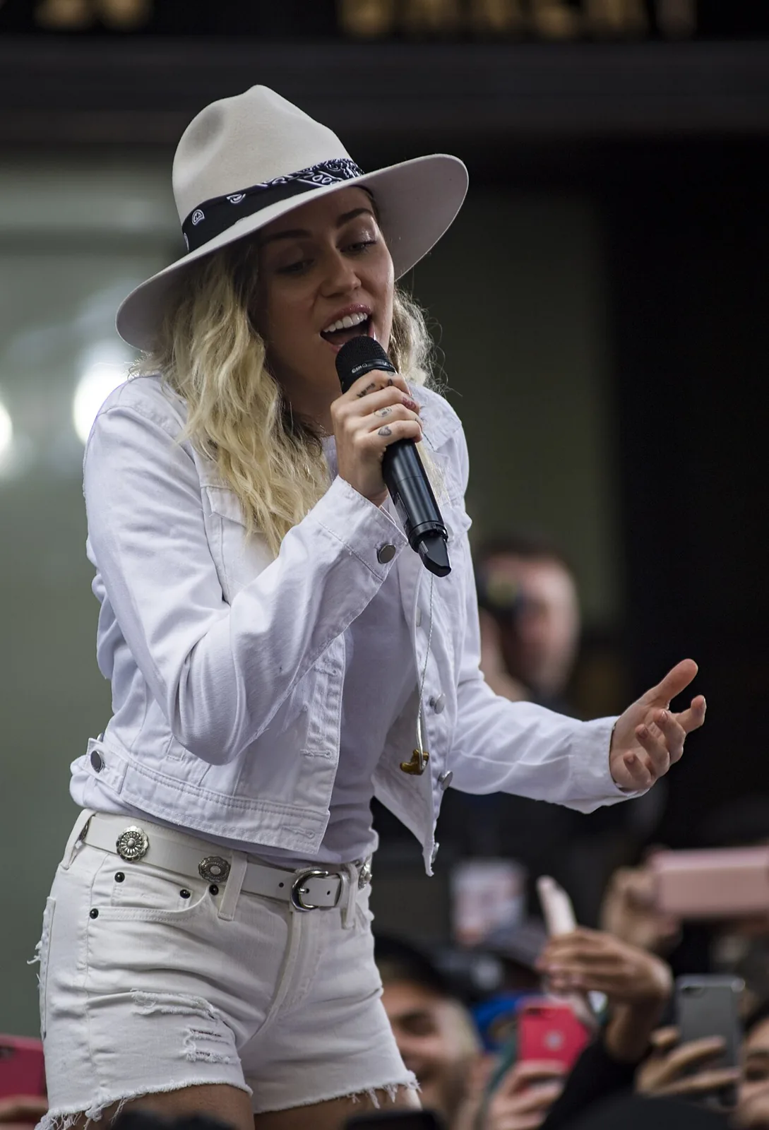 Miley Cyrus in lacrime per Dolly Parton: l'omaggio in concerto (2)
