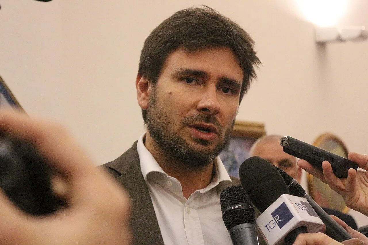 Alessandro Di Battista e il tumore cerebrale: l'intervento a Cuba e il ritorno alla vita (2)
